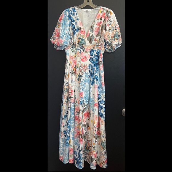 maxigerui Dresses & Skirts - MAXIGERUI Floral V-Neck Maxi Dress in Multi-Color